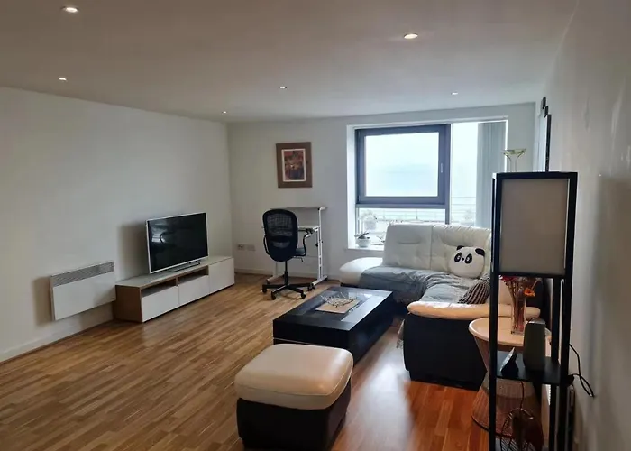 Stunning Waterfront Western Harbour Apartment